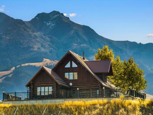 Pray Casa | UC River Ranch