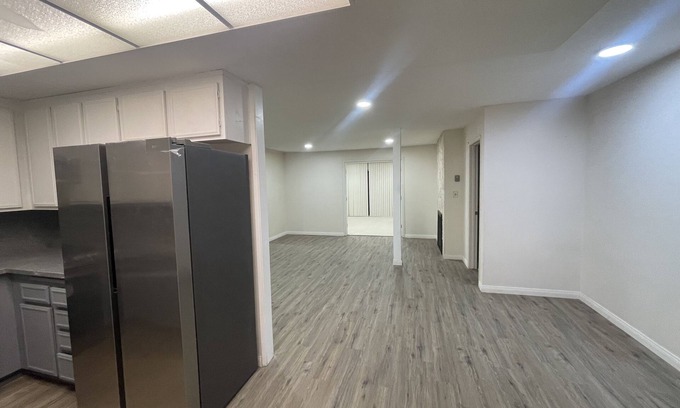West Los Angeles Condominio | UCLA adj 2-bedroom pet friendly condo in Westwood, Los Angeles with pool