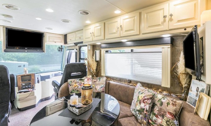 Heide Apartamento | Uhse Ami Wohnmobil mit Erker