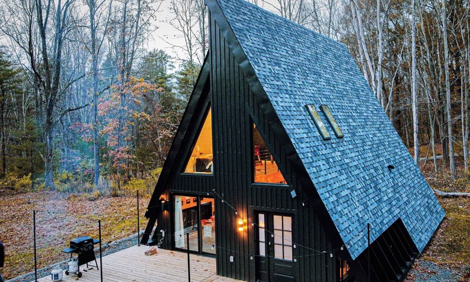 Tillson Casa | Ukihaus Hudson: Enchanting Hudson Valley A-Frame