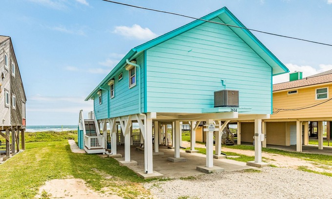 Freeport Casa | Ultimate | Beachfront | Large Deck | Pet Paradise