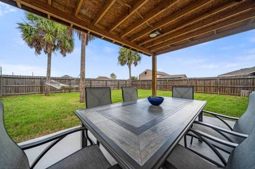 Flour Bluff Casa | Ultimate Comfort & Relaxation- Palm Family Oasis