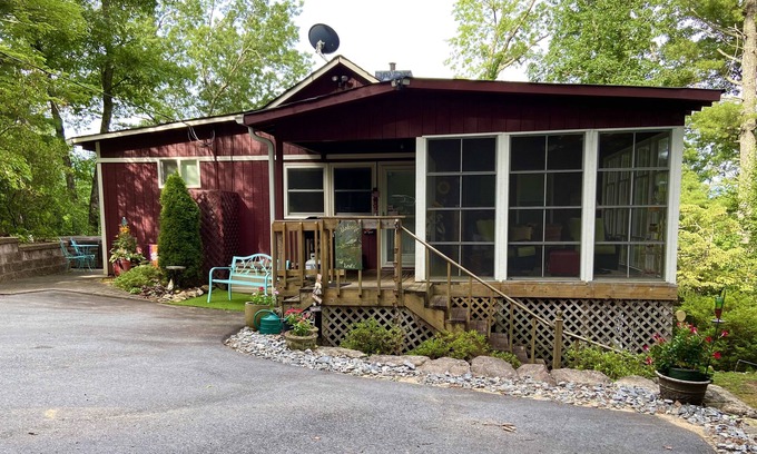 Zirconia Cabina | Ultimate Escape - Secluded Mountain Retreat with Hot Tub & Scenic Views
