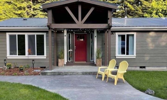 McKinleyville Casa | 🌲 Ultimate Family Getaway! Bigfoots Hideaway in the Heart of the Redwoods!🌲