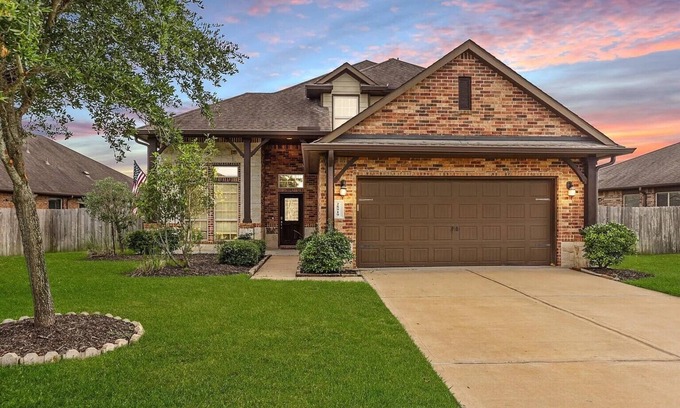 Barker Casa | Ultimate Family Getaway Heated Pool, Movie Theatre