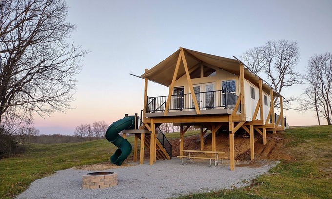 Williamstown Apartamento | Ultimate Family Glamping Tent (w/ twisty slide)