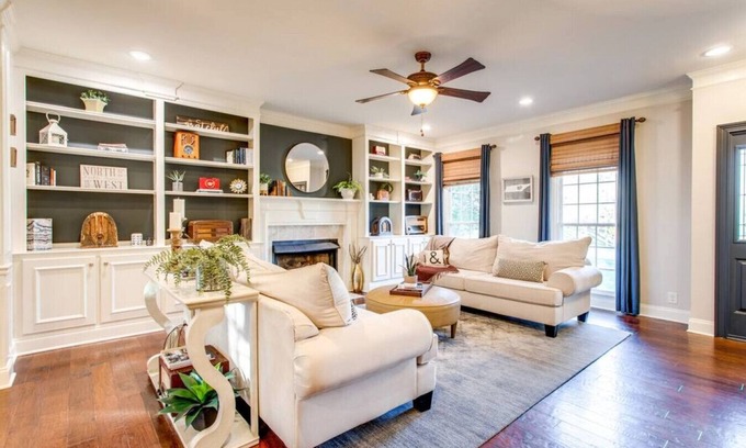 Franklin Apartamento | All-in-one home: kitchen, basketball game, garage & yard