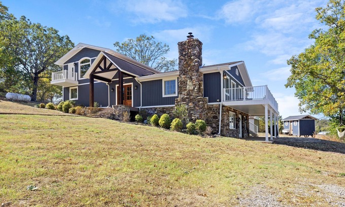 Berryville Casa | Ultimate Family Riverfront Retreat: 5-Bedroom Retreat -sleeps 15