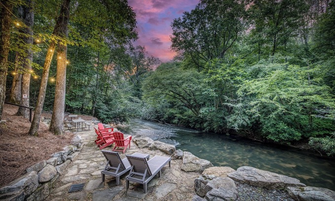 Epworth Casa | Ultimate FISHING Retreat- private 250 ft water front - Hot Tub, Sauna, Game Room