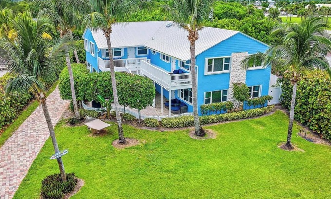 Fort Pierce Shores Casa | 8BD Oceanfront Surfside Beach House | Large Groups