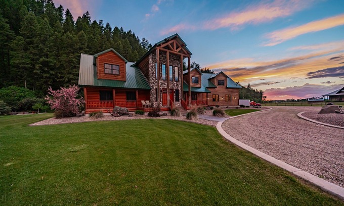 Swan Valley Cabina | Ultimate Idaho Mountain Lodge - Hike, Bike, Ski, Boat, FlyFish, Theater Rm, 4-16