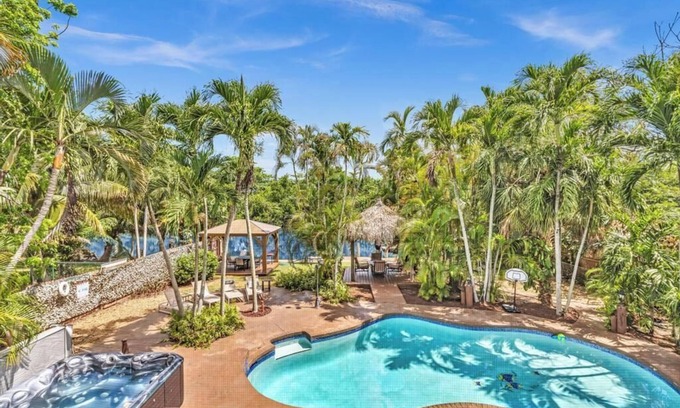 Fort Lauderdale Complejo | ULTIMATE MAGICAL RESORT..11 BEEDROOMS 7 BATHROOMS. WATER FRONT FAMILY RESORT..