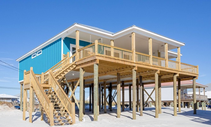 Dauphin Island Casa | Ultimate oceanfront getaway for large groups w/amazing views and sundeck