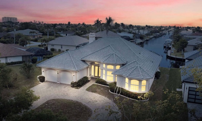 Eight Lakes Casa | Ultimate Open Waterfront Home Sailboat Gulf Access Heated Pool