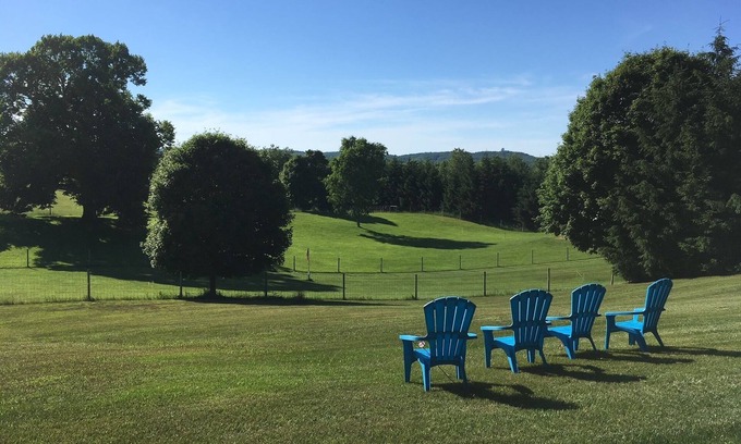 Honor Casa | Ultimate privacy beside Sleeping Bear Dunes National Park, 3 miles to Empire