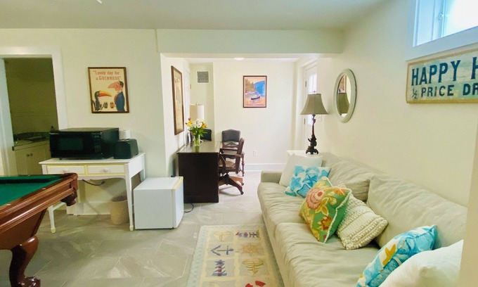 Nantucket Apartamento | Ultimate relaxation spot with steam room, close to the beach. Family-friendly