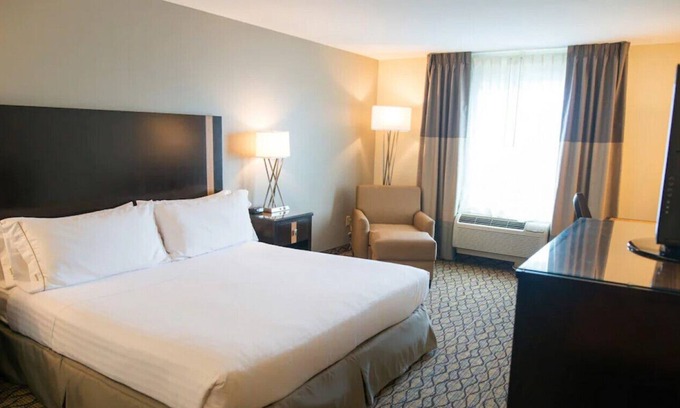 Chanhassen Casa | Ultimate Room for Staycation! Free Breakfast