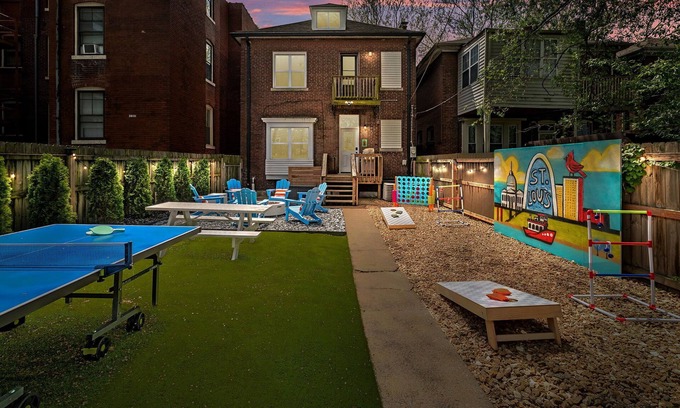 Shaw Casa | Ultimate St. Louis Retreat - ArcadeRoom - PingPong