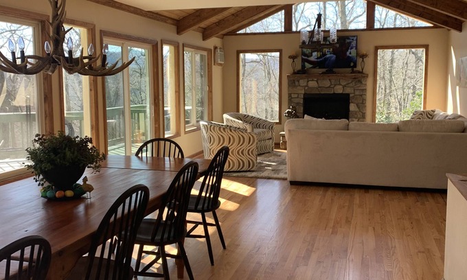 Newland Cabaña | Ultimate Vacation Cottage with 6 passenger golf cart available for small fee!