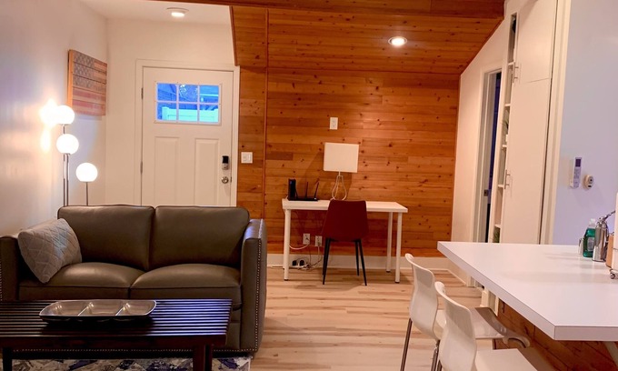 Sherman Oaks Casa | Suite de huéspedes ultra contemporánea ubicada en el corazón de Sherman Oaks