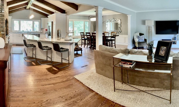 Plymouth Casa | ULTRA LUX House Equipped with Large Chef’s Kitchen