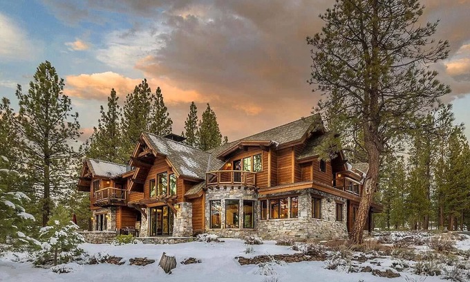 Truckee Cabina | Ultra Luxury Cabin with Incredible views in a Peaceful Gate Community