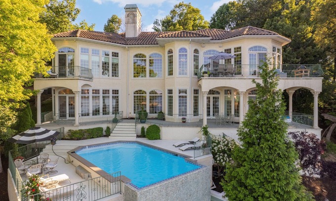 Osage Beach Casa | Ultra Luxury Lakefront Estate in Porto Cima GV
