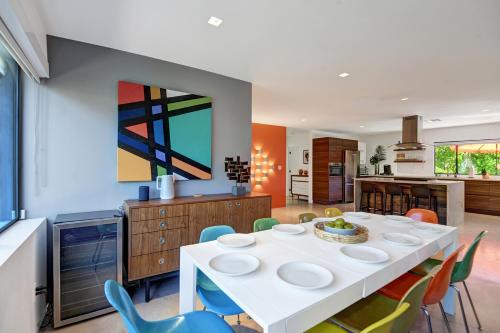 Little Tuscany Casa | Ultra Luxury Resort Like Compound Pool, Spa, Fire Pit- Close to Everything- 4BD/2.5BTH