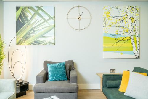 Golborne Apartamento | Ultra Luxury Riverside Condo Central London Notting Hill with LIFT & Juliet balcony