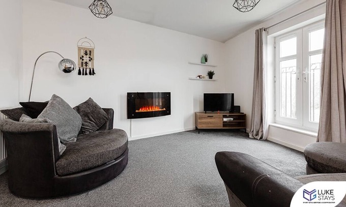 Burslem Condominio | Ultra-modern 2-Bedroom Apartment with Parking