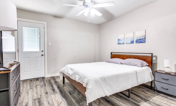 Fort Worth Casa | Ultra-Modern Duplex, Mins from Downtown, Pets OK