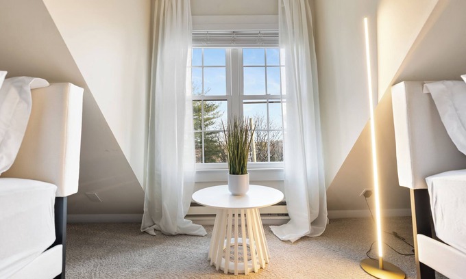White Plains Casa | Ultra-Modern Luxe Sleek & Stunning Stay