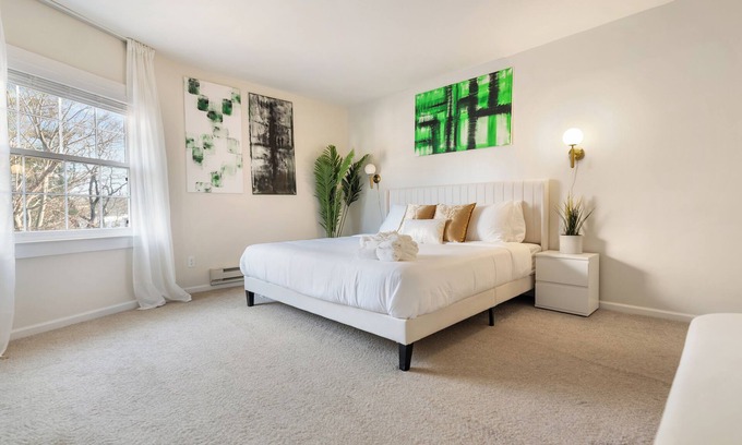 White Plains Casa | Ultra-Modern Luxe - Sleek & Stunning Stay!