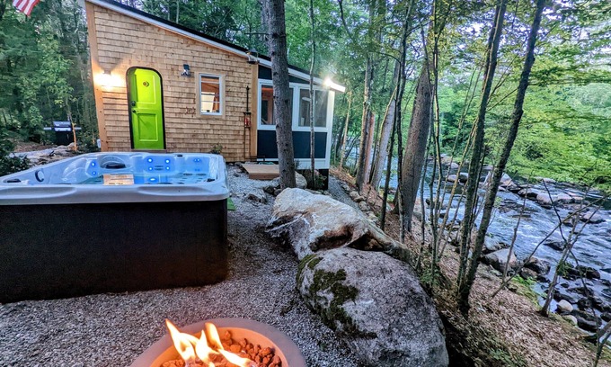 Waterford Cabaña | Ultra Private, Crooked Reflections, Riverside Retreat, Hot Tub, Waterfront Glass