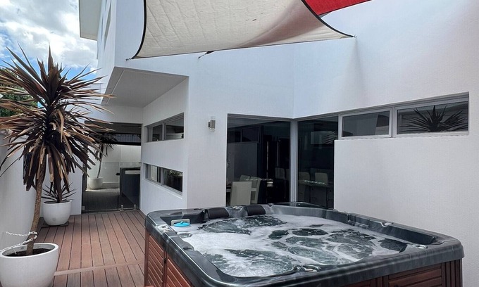 Beaconsfield Casa | ULTRA STYLISH FREMANTLE AREA WALK TO THE BEACH