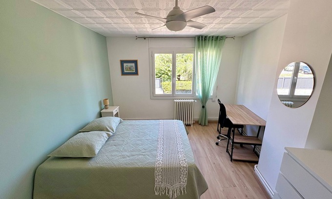14th Arrondissement Casa | Un air de Marseille, haut de villa, Avec une terrasse et jardin