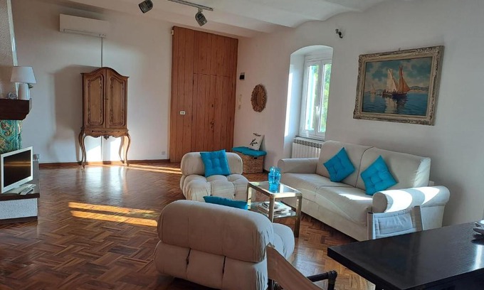 Riva Trigoso Apartamento | Un camino in Riva al mare