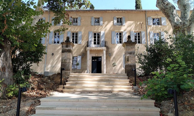 Cornillon Otro | Un Château Viticole du Xixè Siècle Pour Votre Séjour Dans le Sud de la France