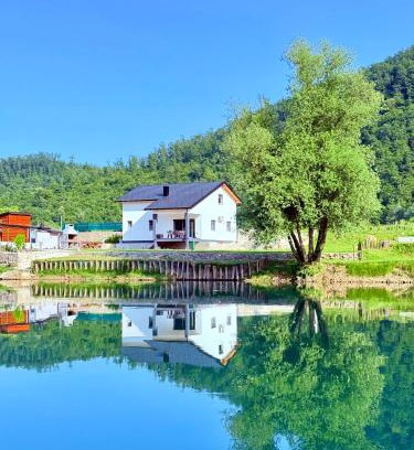 Mali Radic Casa | UNA Escape