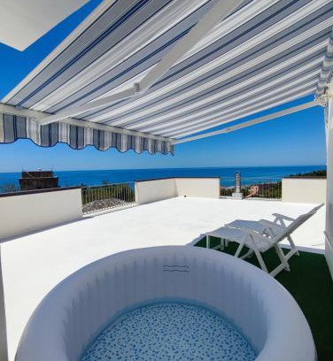 Paola Apartamento | Una Terrazza sul Mare The Lighthouse