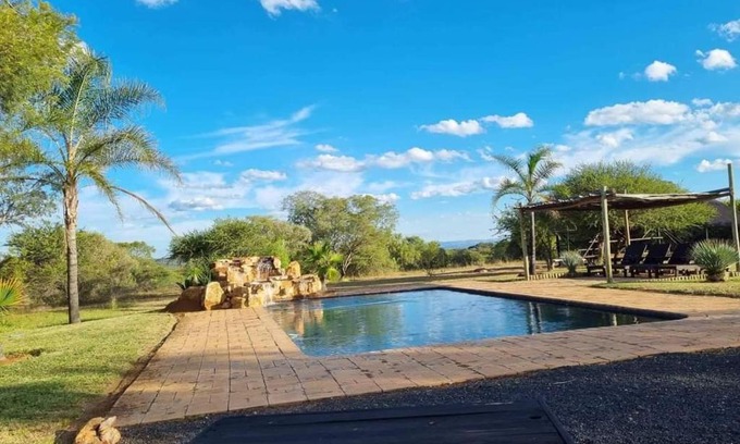 Madibeng Cabina | Unathi Game Lodge