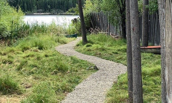 East Kootenay Cabaña | Escape Away, 2 BBQ, Dog Stays Free! Lake Front Cottage Cranbrook BC