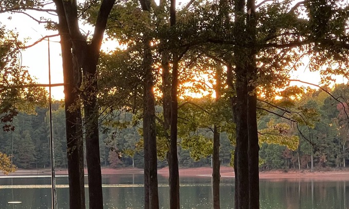 Anderson Condominio | Steps to taking a swim in refreshing Lake Hartwell - STUNNING sunsets - Anderson