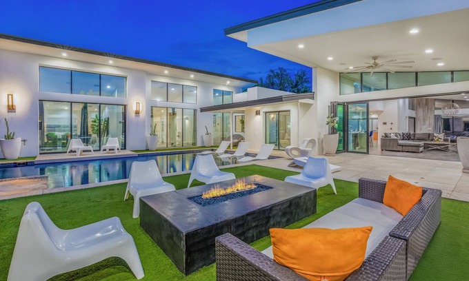 South Scottsdale Casa | Unbeatable Scottsdale Location, Relaxing Heated Pool and Spa, A Modern Oasis!