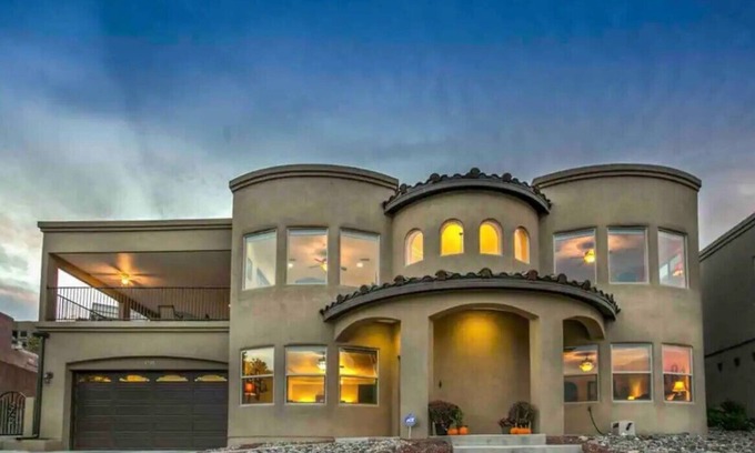 Westside Casa | Unbeatable Views! 4BD/2.5BA Custom Home near Old Town