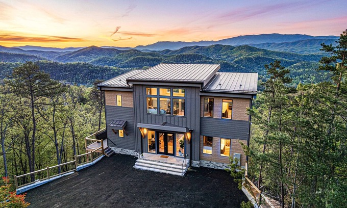 Sevierville Cabina | Unbelievable VIEWS indoor pool cabin