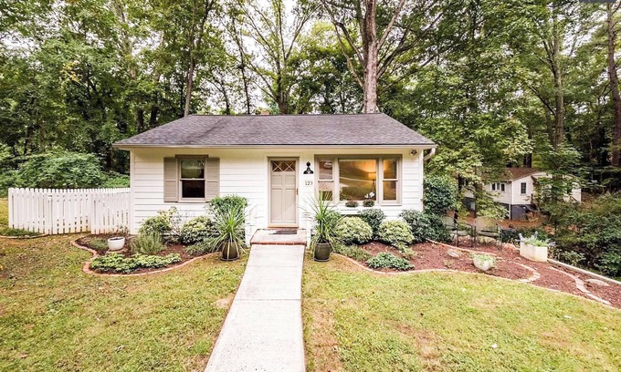 Chapel Hill Cabaña | UNC Cottage- near Univ/Hospital, YMCA, Franklin St