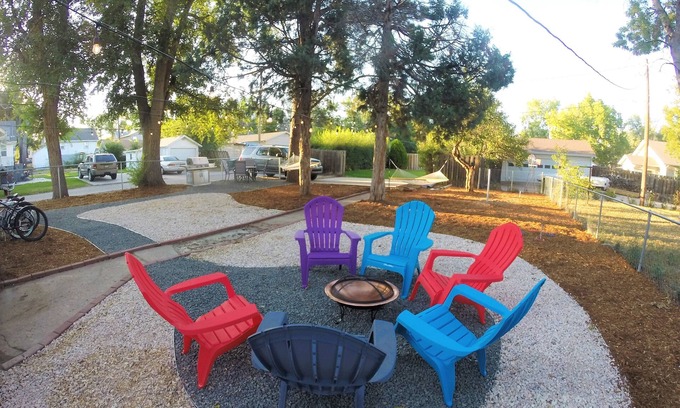 Greeley Casa | UNC Hideaway | King Beds, Backyard & Bicycles