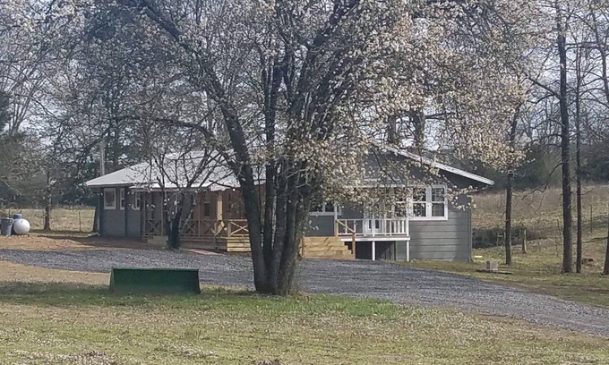 Hatfield Casa | Uncle Bill’s Place- Newly remodeled farmhouse close to CMA, room for everyone