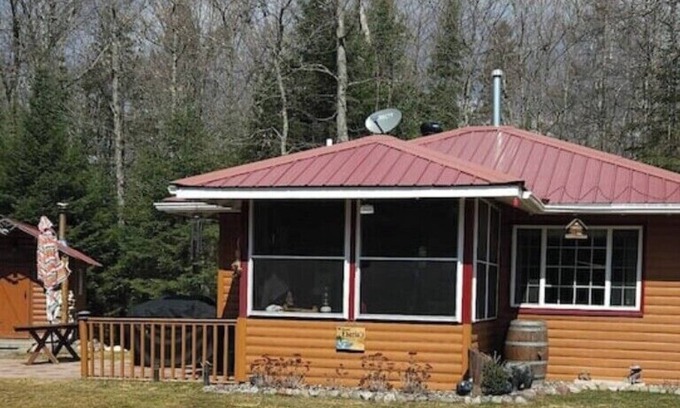 Presque Isle Cabina | Uncle Chad's Cabin